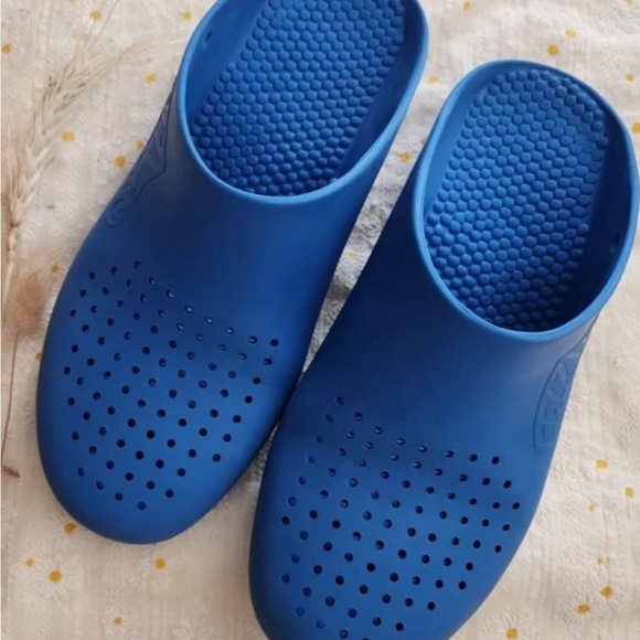 Calzuro Classic Clogs - Picture 2 of 10